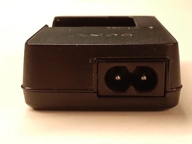 Carregador Sony BC-CSG/BC-CSGB para Bateria NP-BG1 e NP-FG1 (Bivolt)  - Foto 3