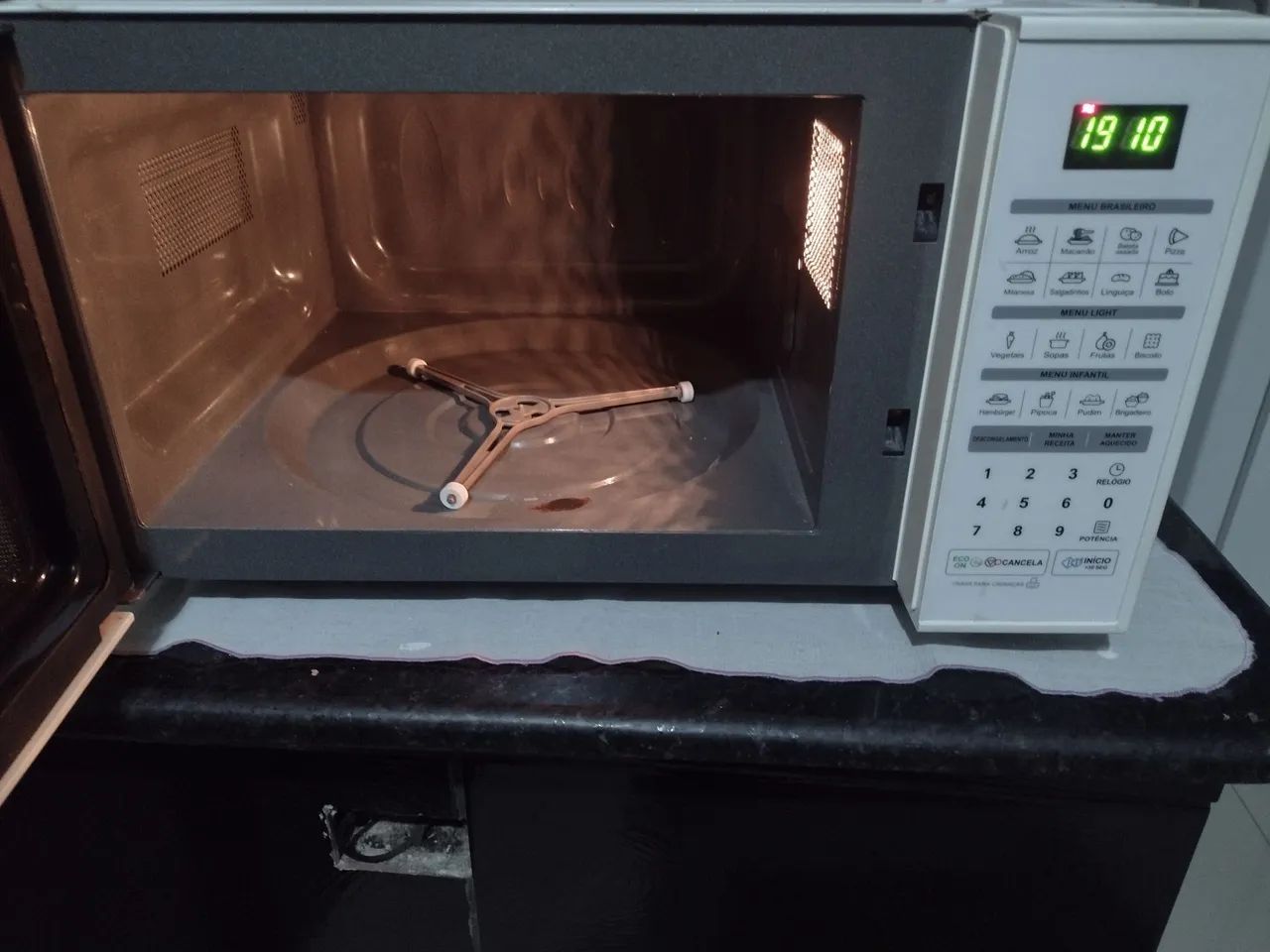 Microondas LG Modelo Ms3052r COM DEFEITO! - Foto 3