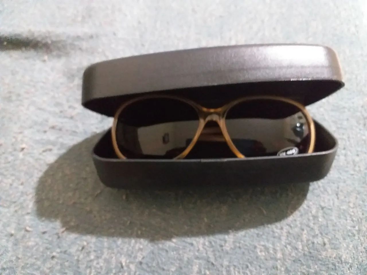 Vendo óculo UV400 feminino elegante.  - Foto 5