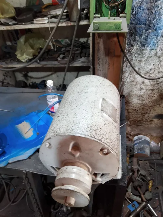 Vendo um motor trifásico 1x1/2 1700 rpm