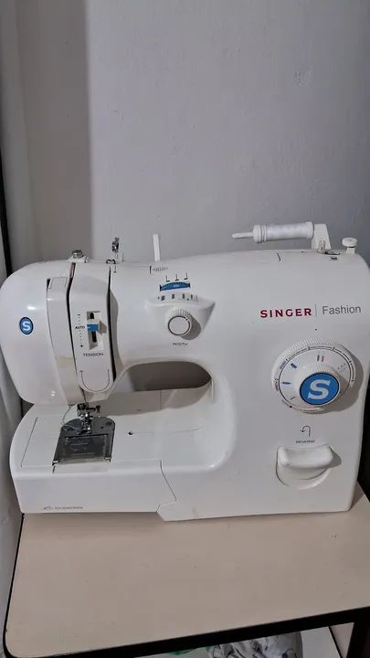 Máquina de Costura Singer Fashion-R$250,00