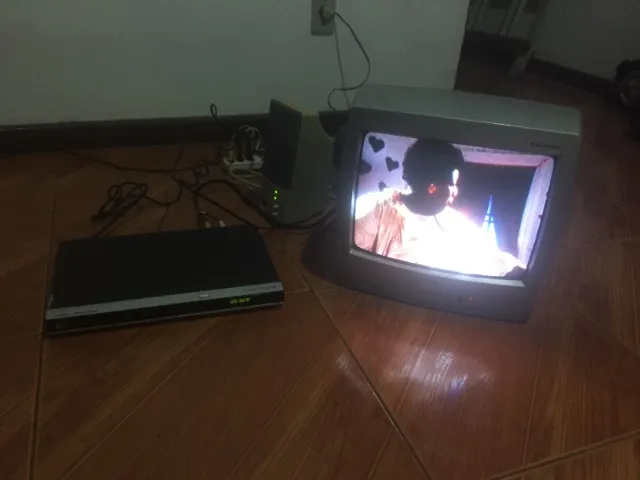 Dvd LG + TV Semp Toshiba 14" + caixas de som , ótimo estado !!!
