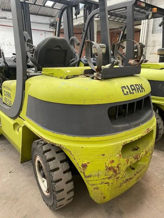 Empilhadeira CLARK, CMP45L, Capacidade 4.500Kg - Foto 6