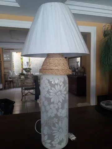 abajur de vaso decorado branco com sisal - Foto 2