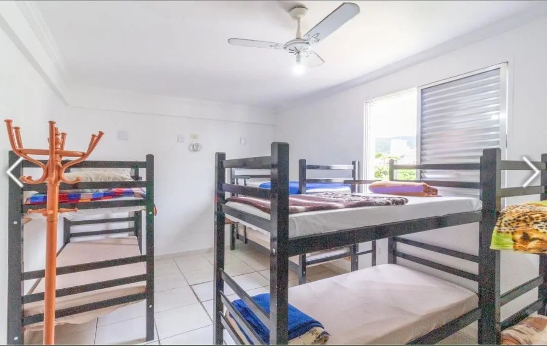 Apartamento na praia da Enseada na avenida pertinho da praia
