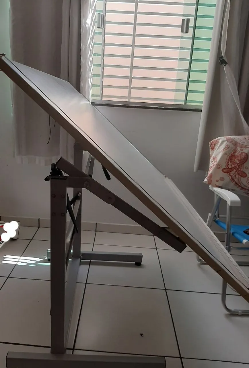 Prancheta de Desenho com Regulagem
