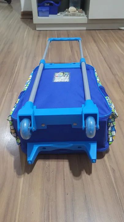 Mochila e estojo escolar infantil Doki com rodinhas - Foto 3