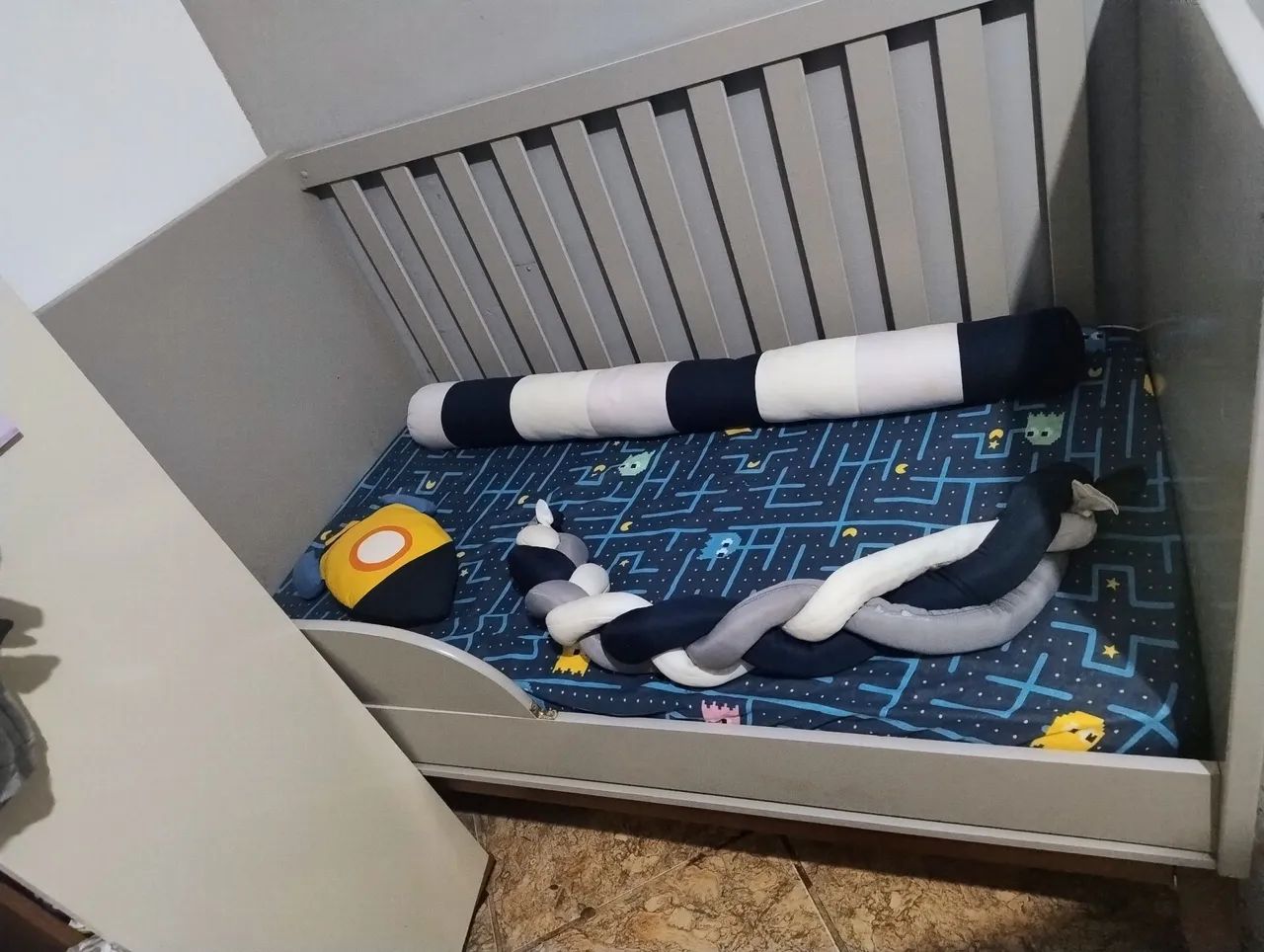 Berço que vira cama + colchão e pé de madeira - Foto 4