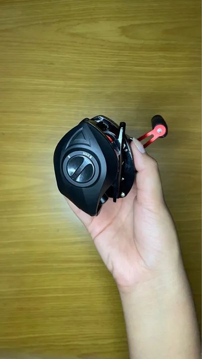 Carretilha Abu Garcia Black Max BMAX3 esquerdo cor preto - Foto 2