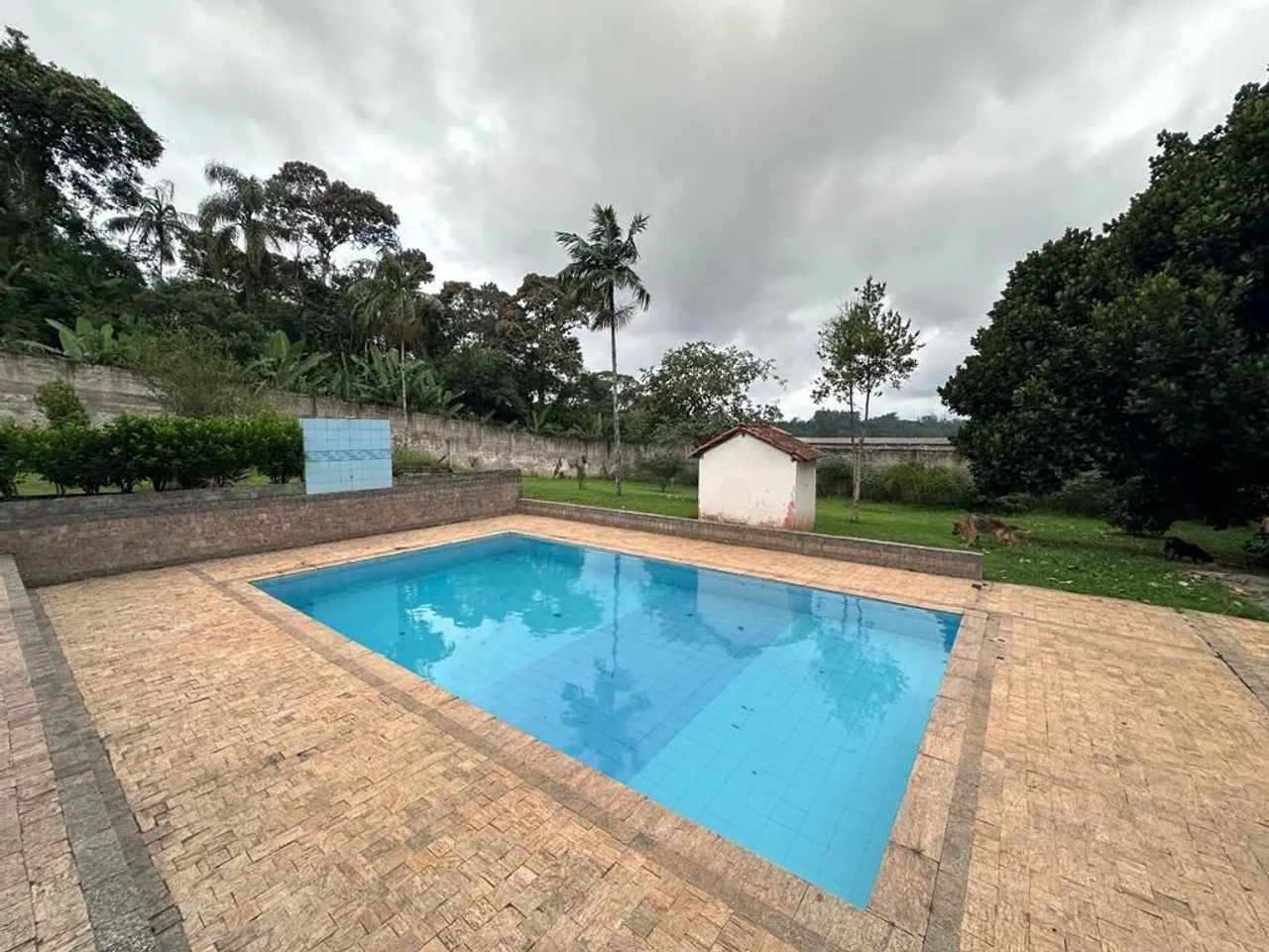 Linda chácara com 6 dormitórios e área de lazer em Embu Mirim