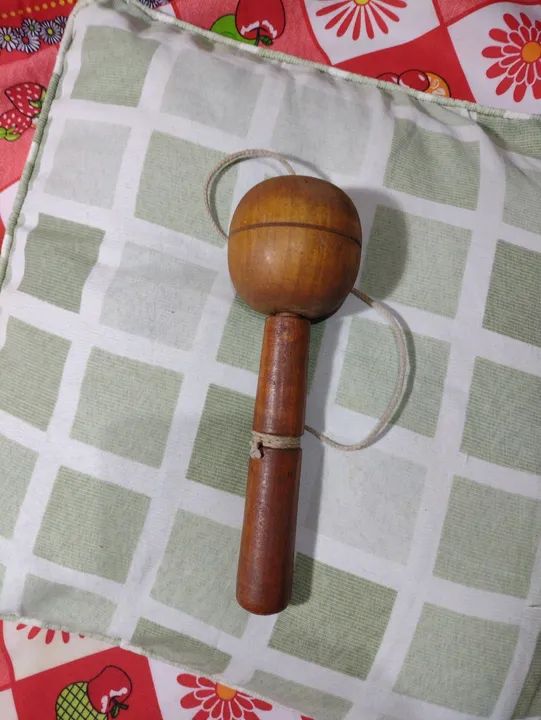 Brinquedo antigo de madeira - Bilboquê  - Foto 3