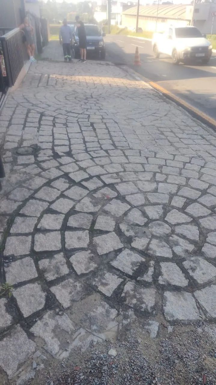 Piso externo em pedra