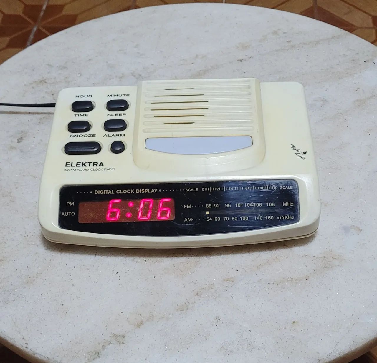 Radio Relógio Digital Elektra AM/FM