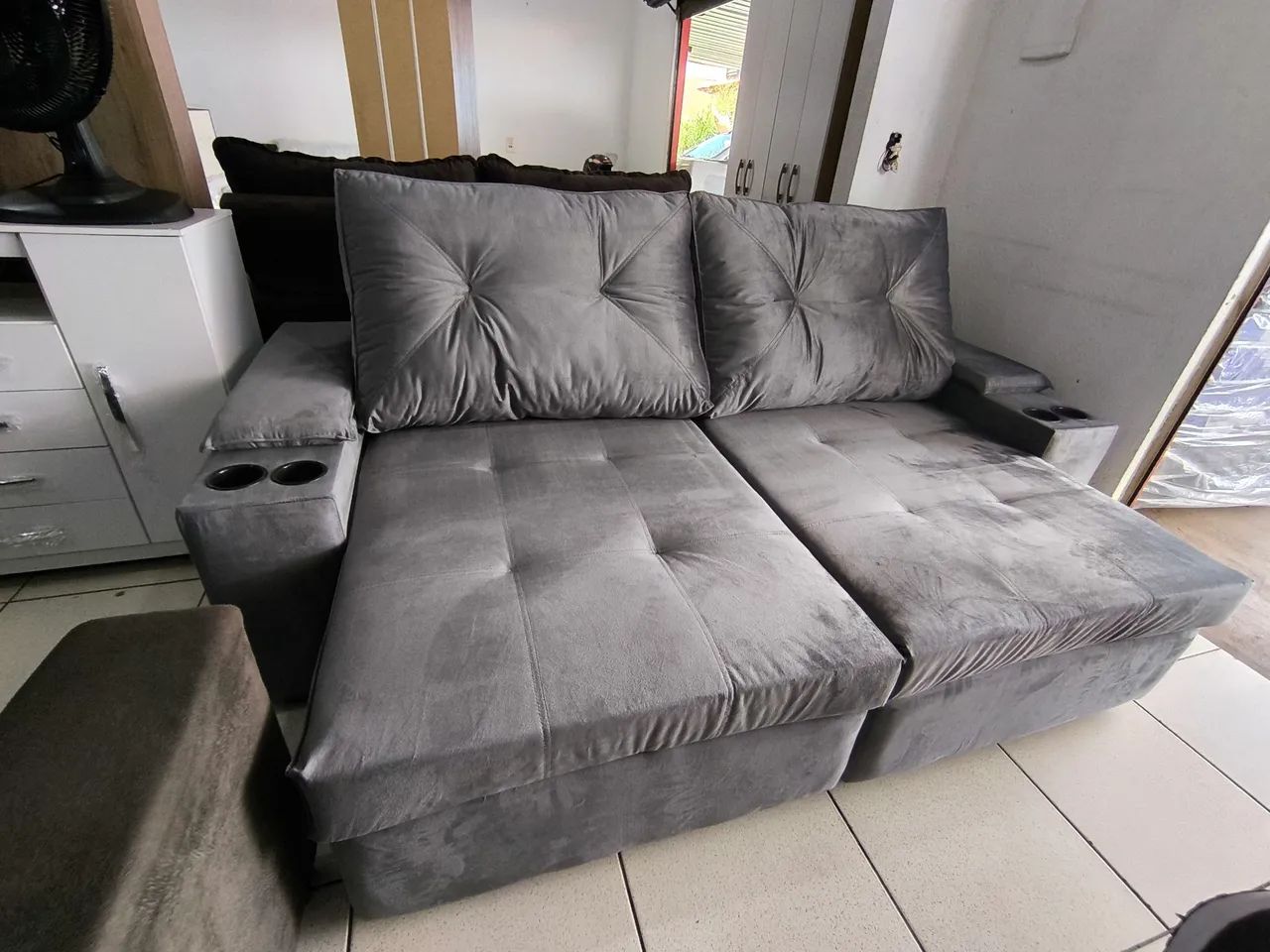 Sofá Cinza retrátil e reclinável com Porta-Copos - Foto 2