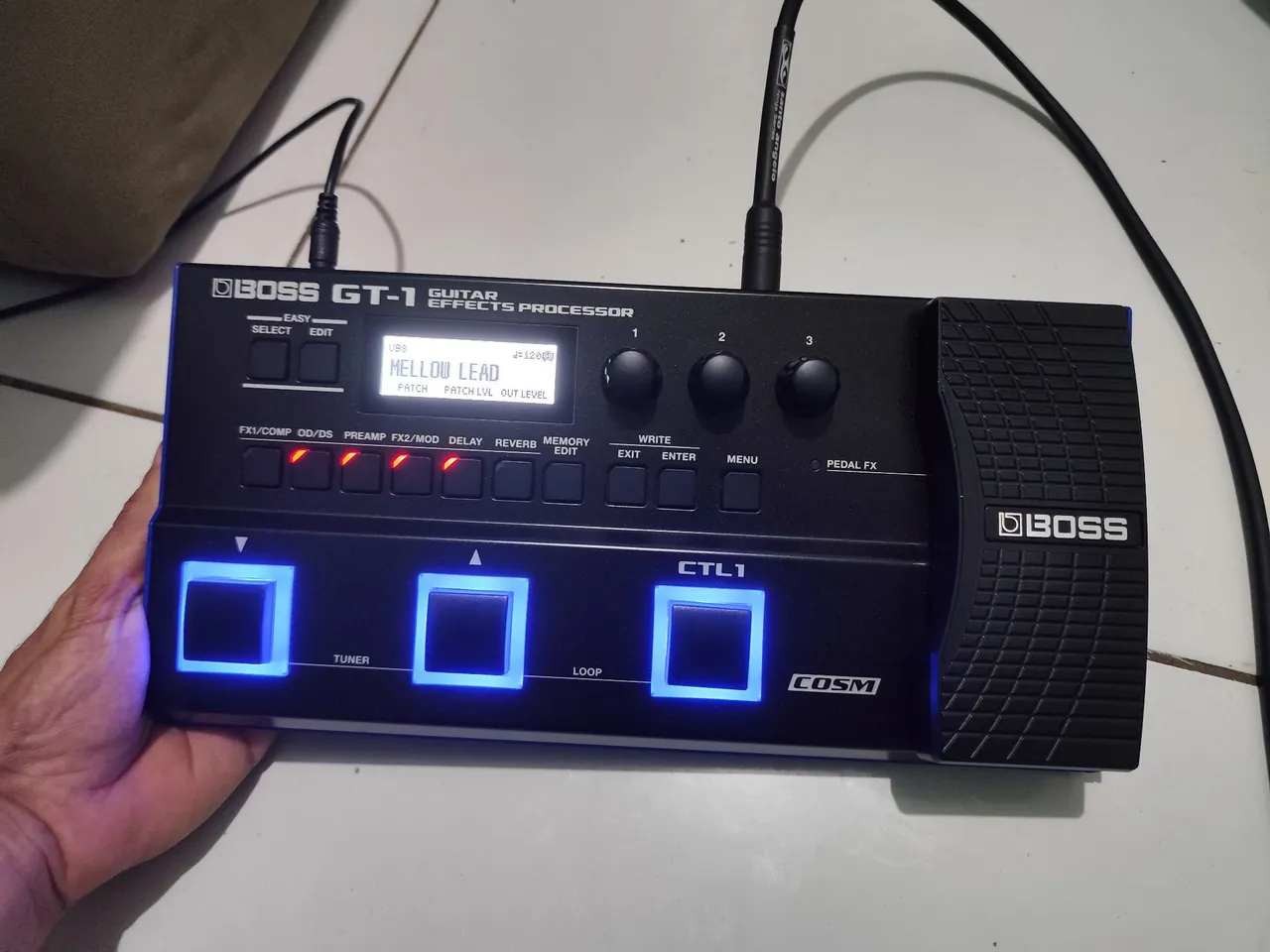 Pedaleira Boss GT-1 zerada.