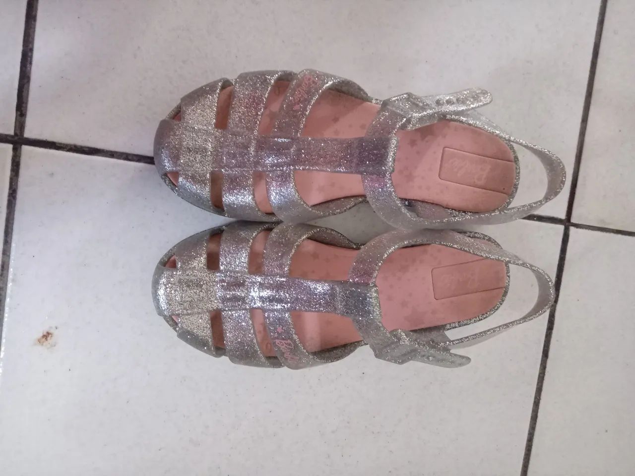 Lote de sandálias infantis Barbie - Todas tamanho 29 - Foto 4