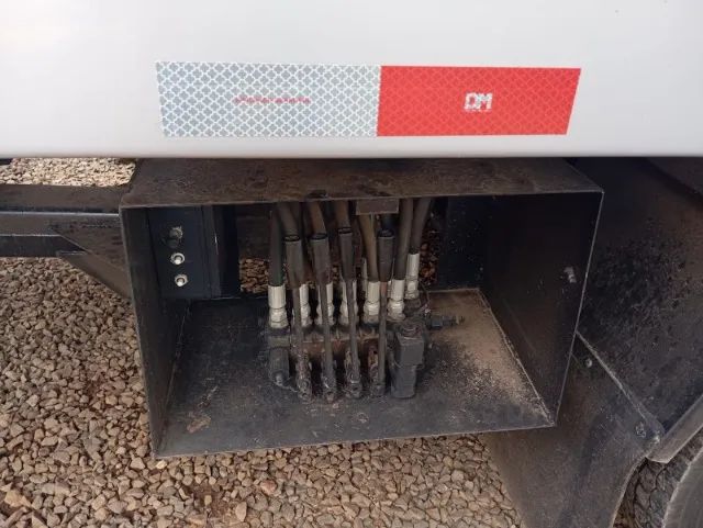 Vendo caminhão reboque guincho plataforma auto socorro - Foto 4