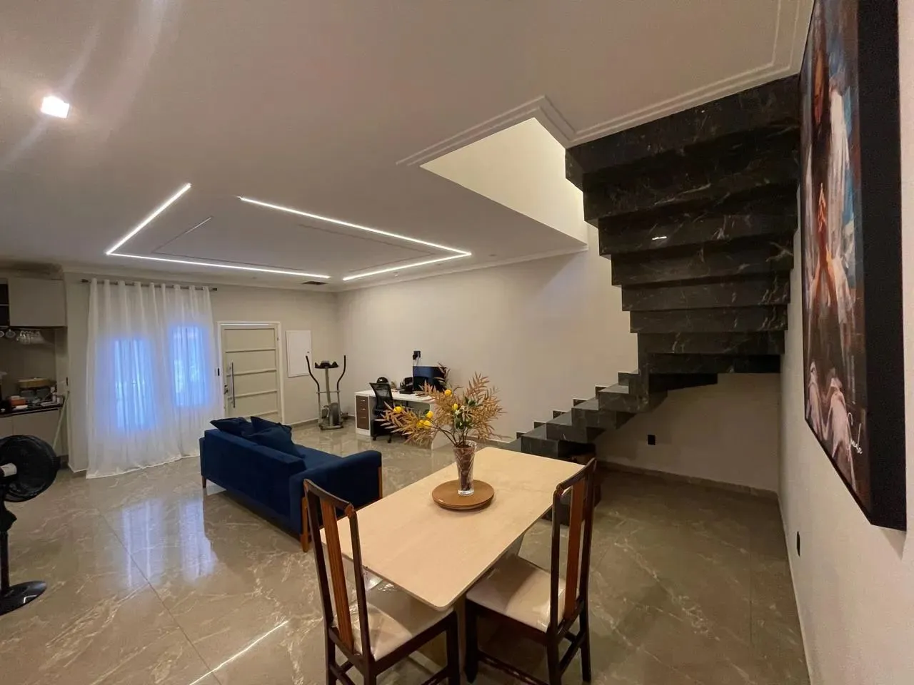 Vendo Linda Casa Duplex Nova c/ 3 dormit. sendo uma suíte no Residencial Jardim do Hileia