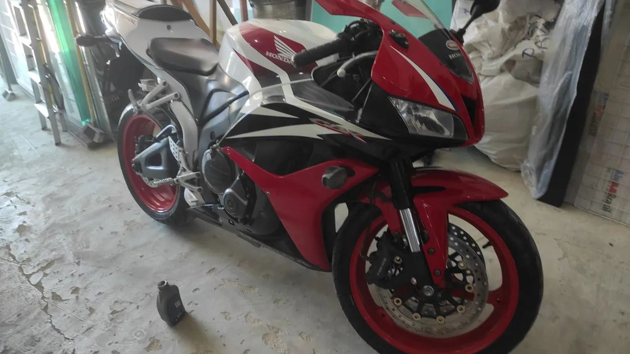 CBR 600 rr em estado de zero 