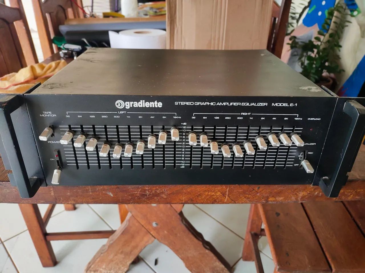 Gradiente E1 equalizador sistem one