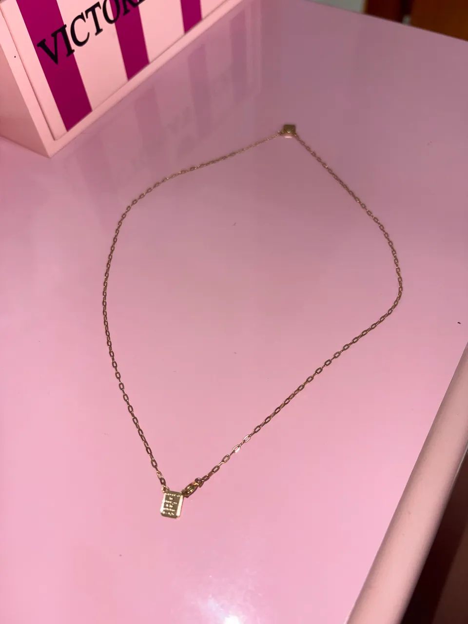 escapulário feminino ou infantil banhado a ouro delicado - Foto 2