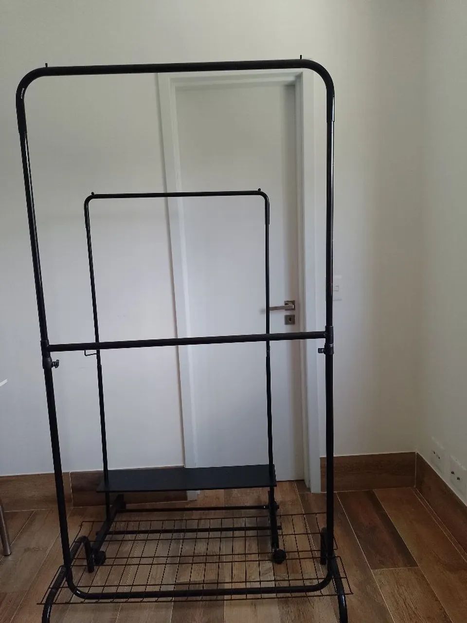 02 Clothes Hanger64386071671937122