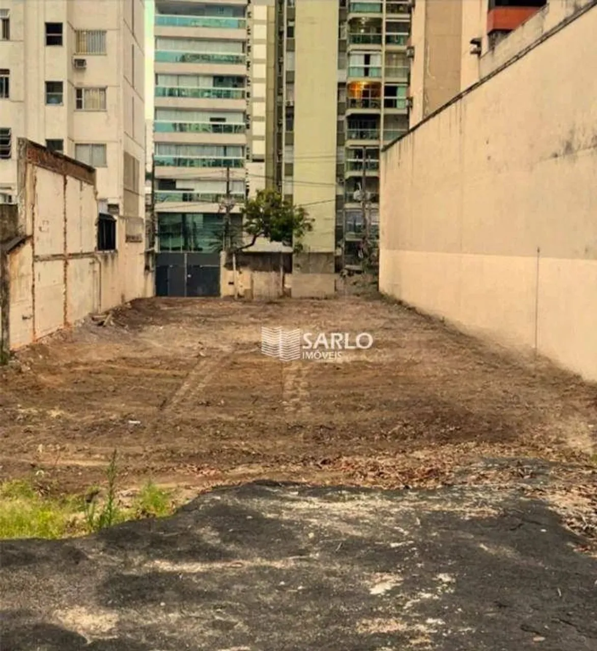 Terreno de 1.043,91m², para locação na Praia do Canto.