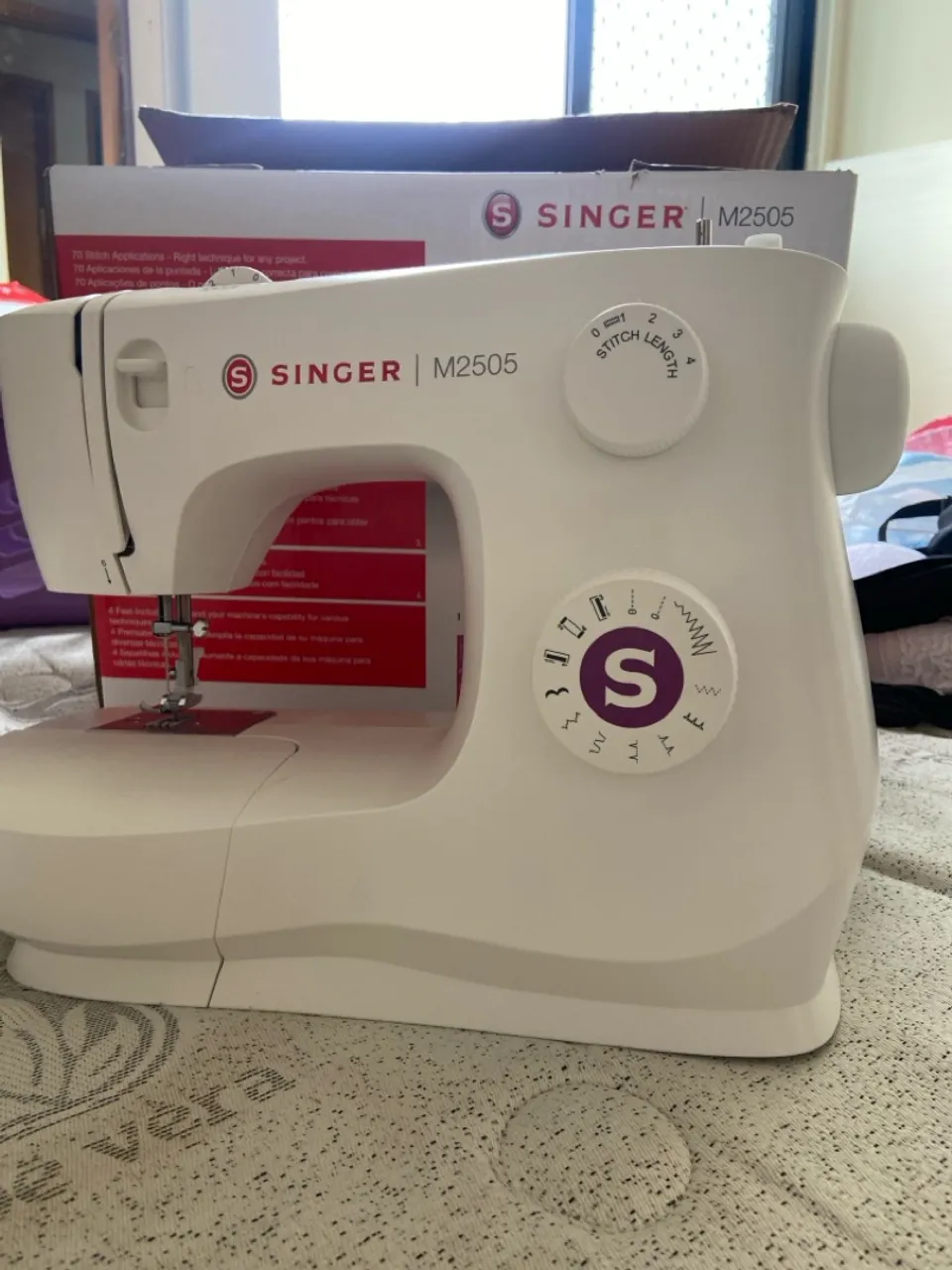 Máquina de costura singer M2505 novinha