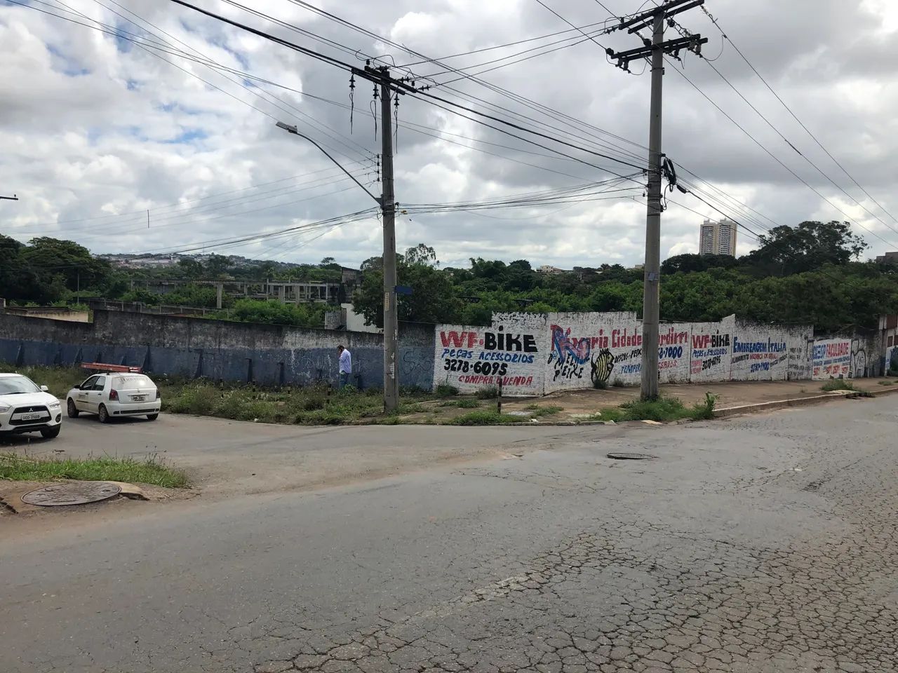 ÁREA NA AVENIDA ANHANGUERA DE ESQUINA E COM 3 FRENTES - Foto 5