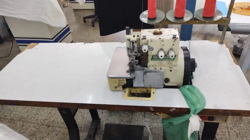 02 Unidades - Máquina de costura Overloque. - Foto 2