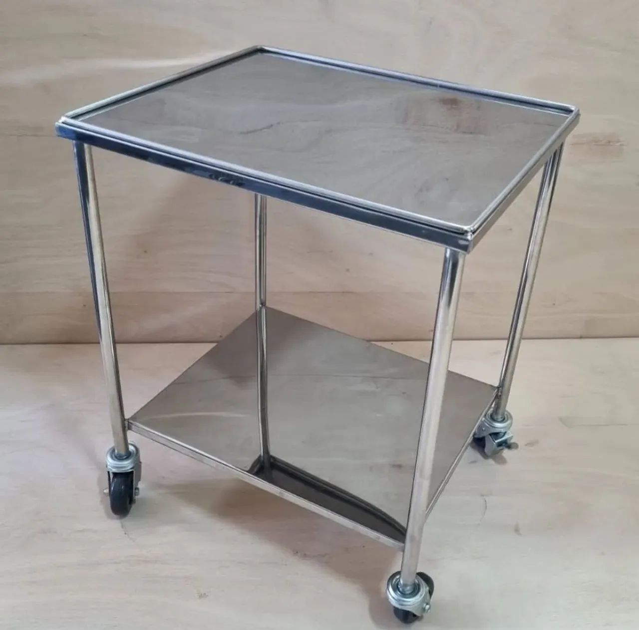 Mesa de Aço Inox com rodízios para máquina de laser - Foto 3