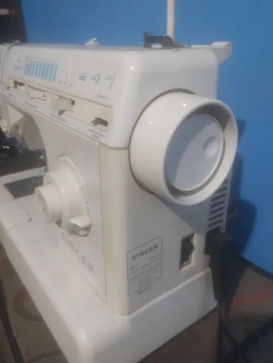 Máquina de costura  Singer  - Foto 2