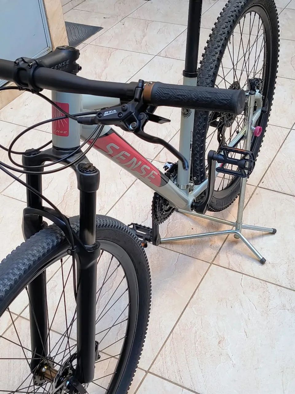 Bicicleta sense one 15 S MTB bike cinza/rosa.<br><br>