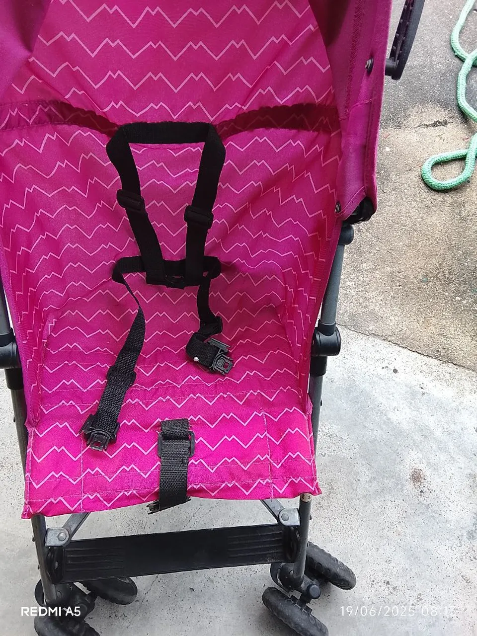 Carrinho de Bebê Rosa Compacto
