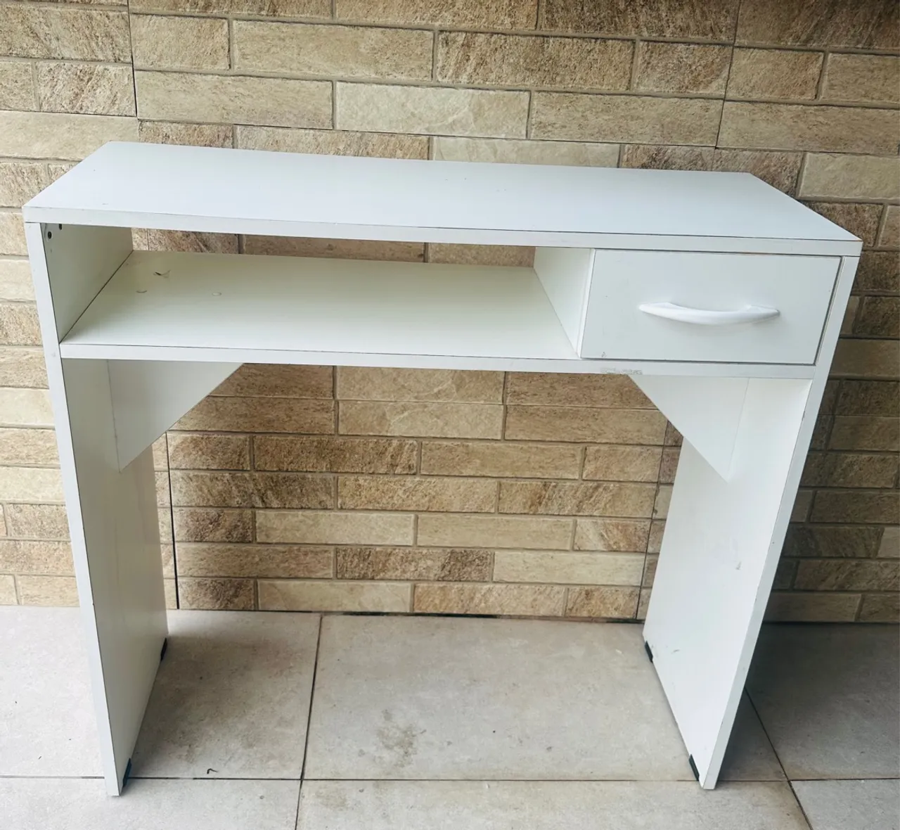 Mesa de Escritório Branca com Gaveta