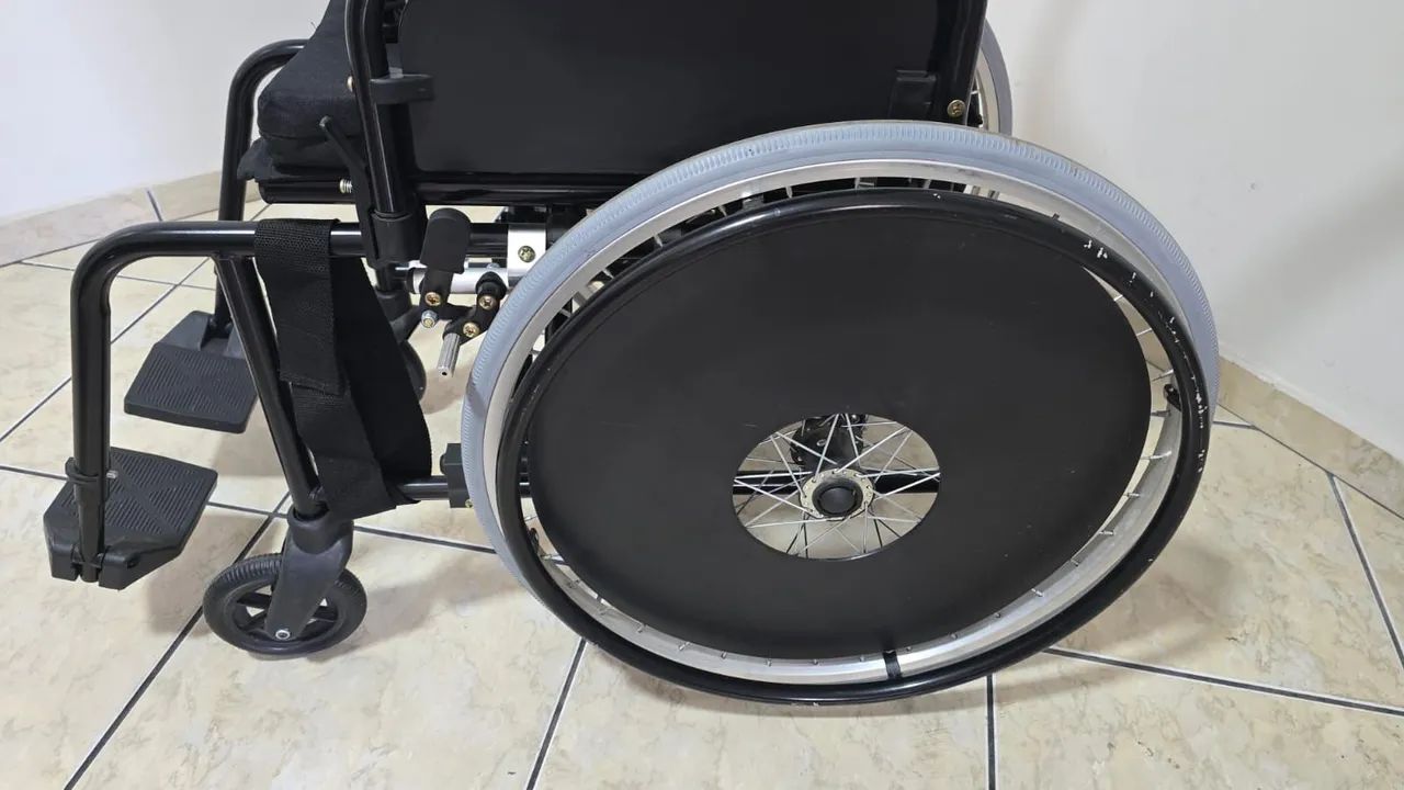 Cadeira de roda desmontável  - Foto 6