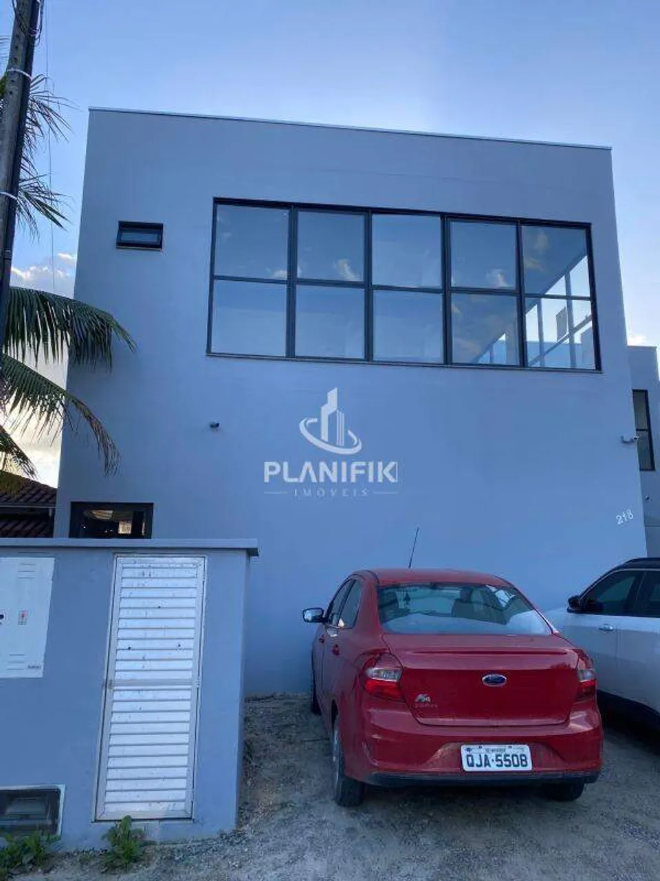Sala Comercial Ampla para Locação  Iluminada, Versátil e Bem Localizada!