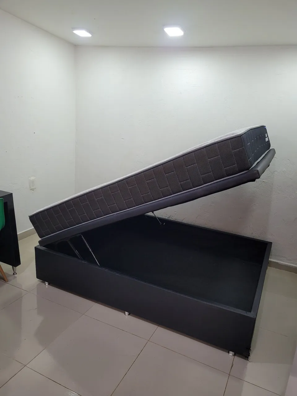 Cama box baú com colchão Ortobom em molas ensacadas