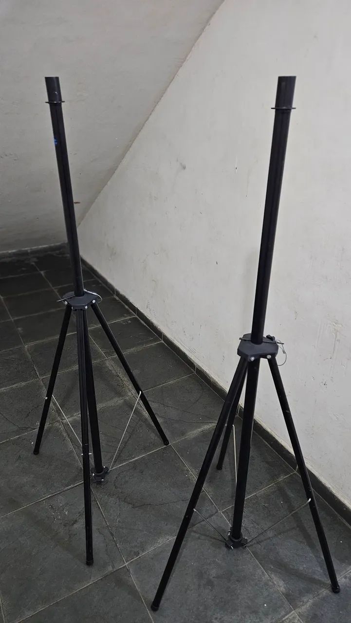 2 Pedestais para Caixas de Som ativa e passivamente (Usada) | Par de Tripés - Foto 2
