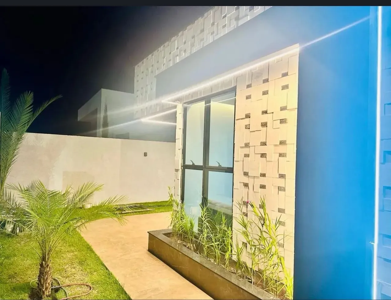 MAGNÍFICA CASA DE 4 SUÍTES +ESCRITORIO