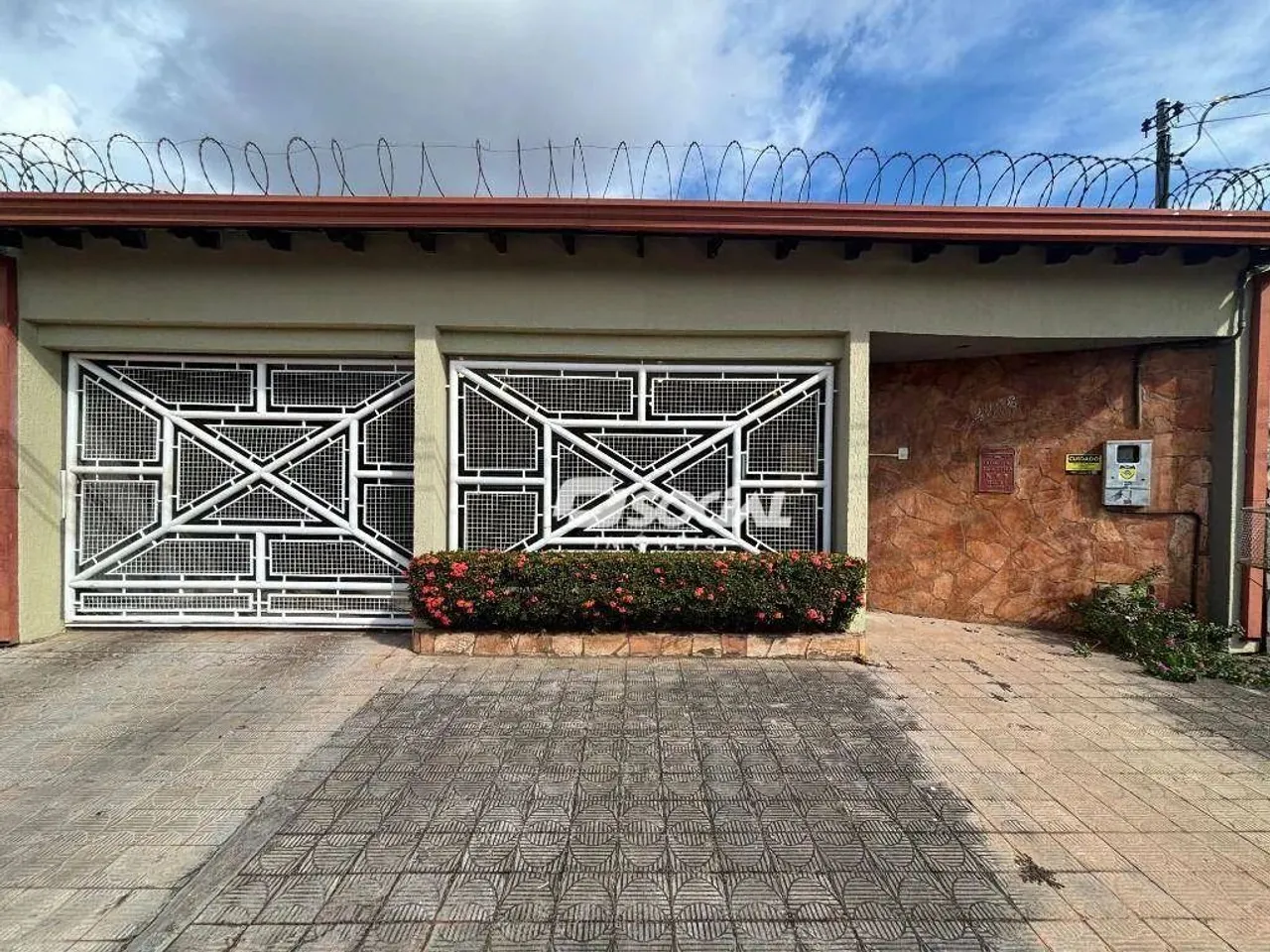 Oportunidade, Casa com 3 dormitórios sendo 02 suites à venda, 250 m² por R$ 530.000 - Flod
