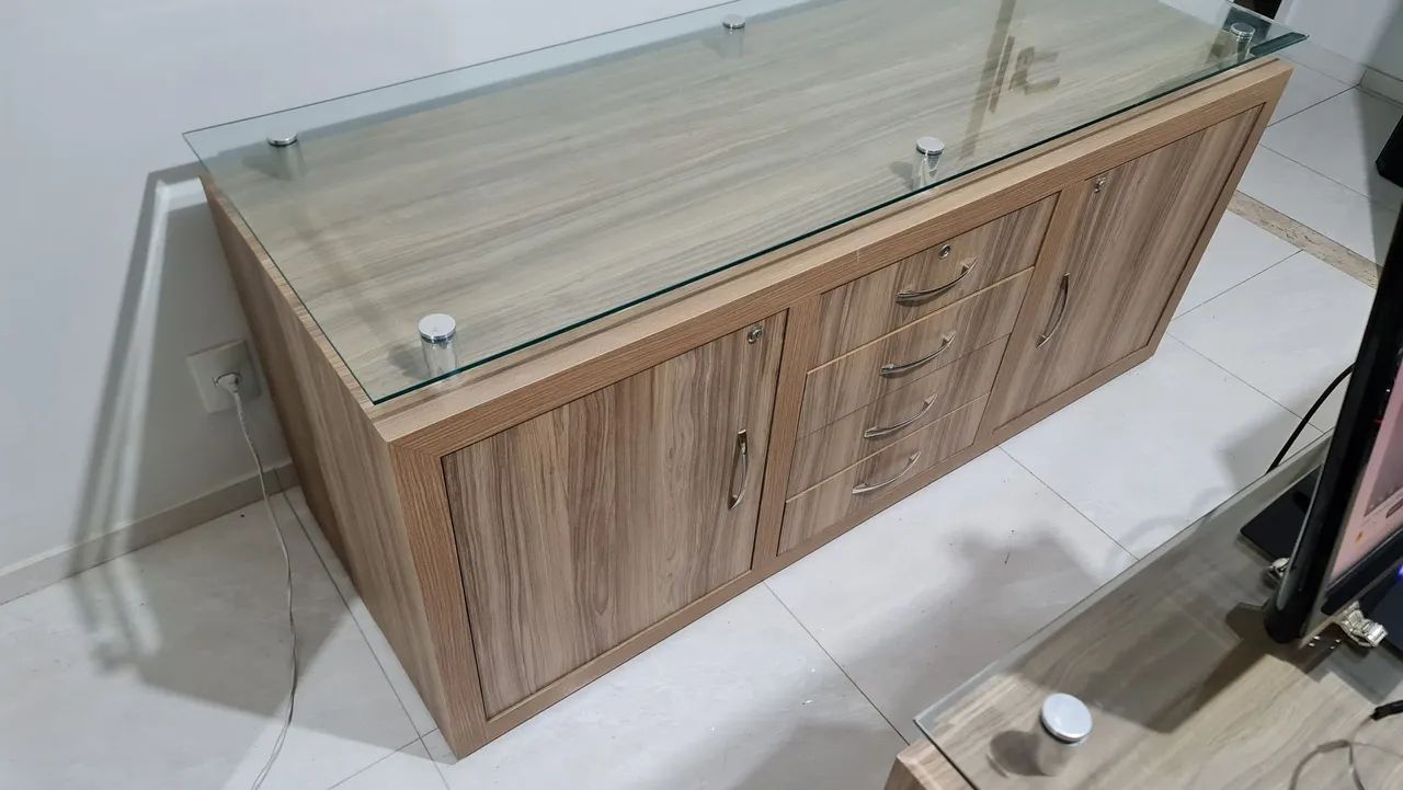 RACK COM VIDRO, GAVETAS E PORTAS  - Foto 3