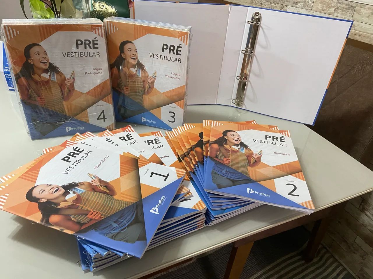 Apostilas pré-vestibular completas, focadas no ENEM.