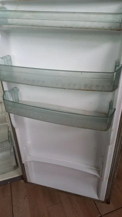 Geladeira Electrolux  em ótimo  estado para venda 500 - Foto 2
