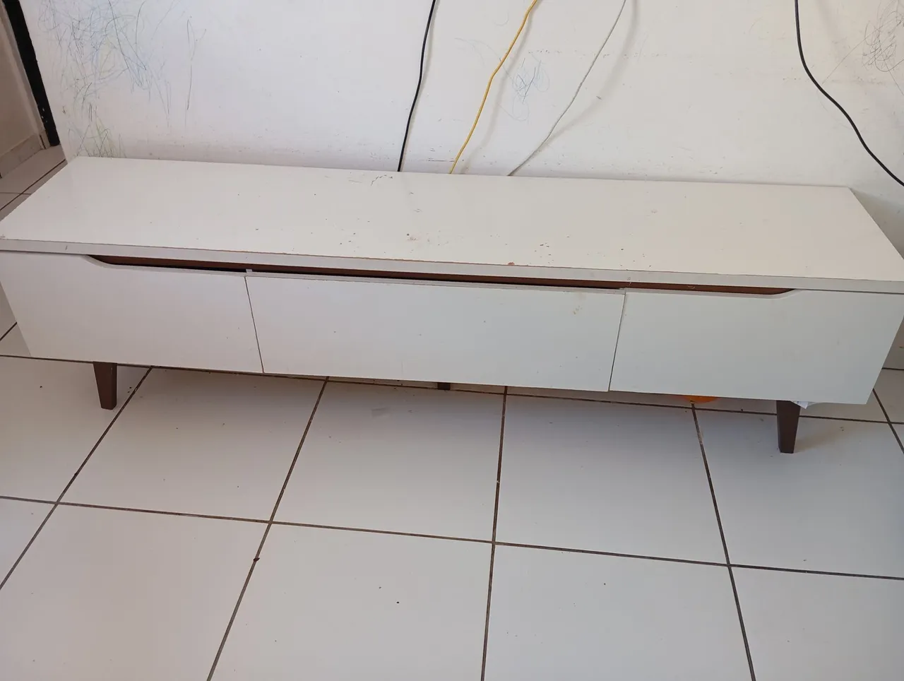 Rack branco moderno para TV