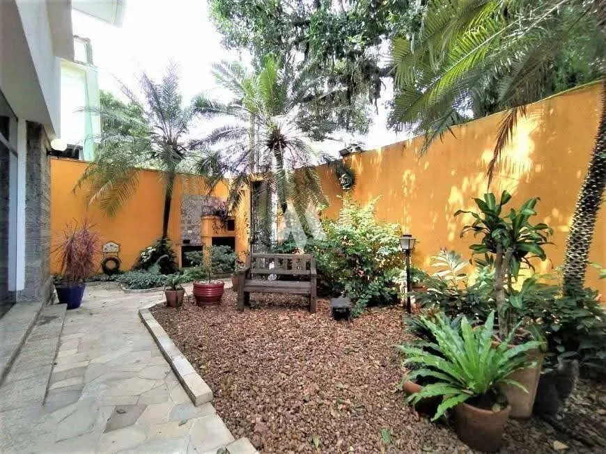 Sobrado à venda no Boqueirão - 5 dormitórios, 3 suítes e piscina