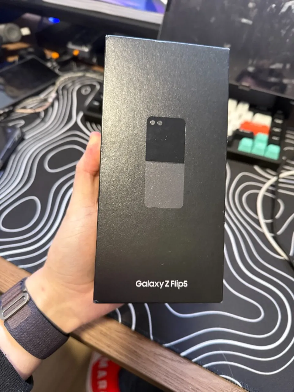 Samsung Galaxy Z Flip5 256GB com caixa, capa e nota fiscal - Tela interna com defeito