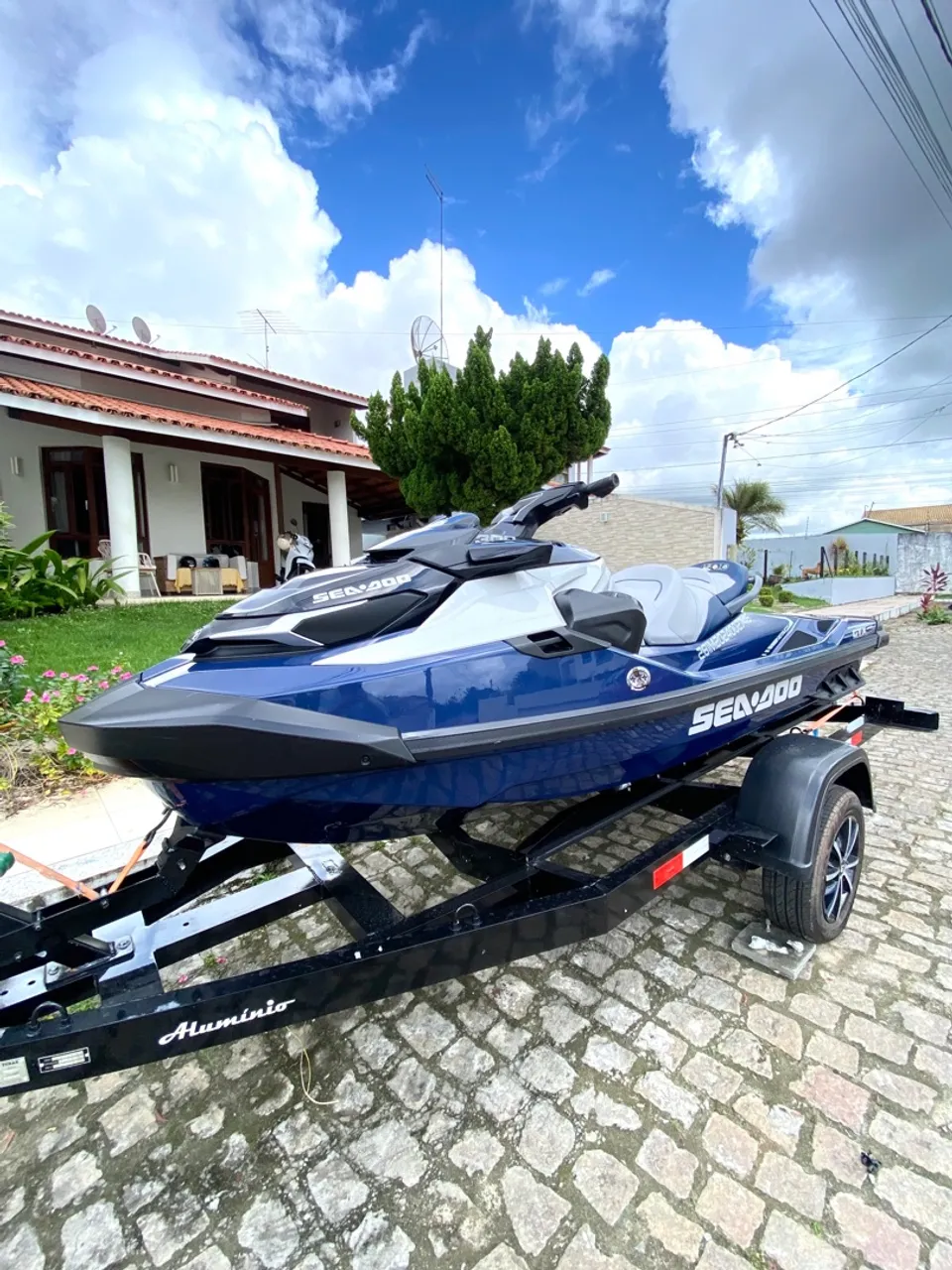 Jet Ski Sea-Doo 2024 - Azul e Branco