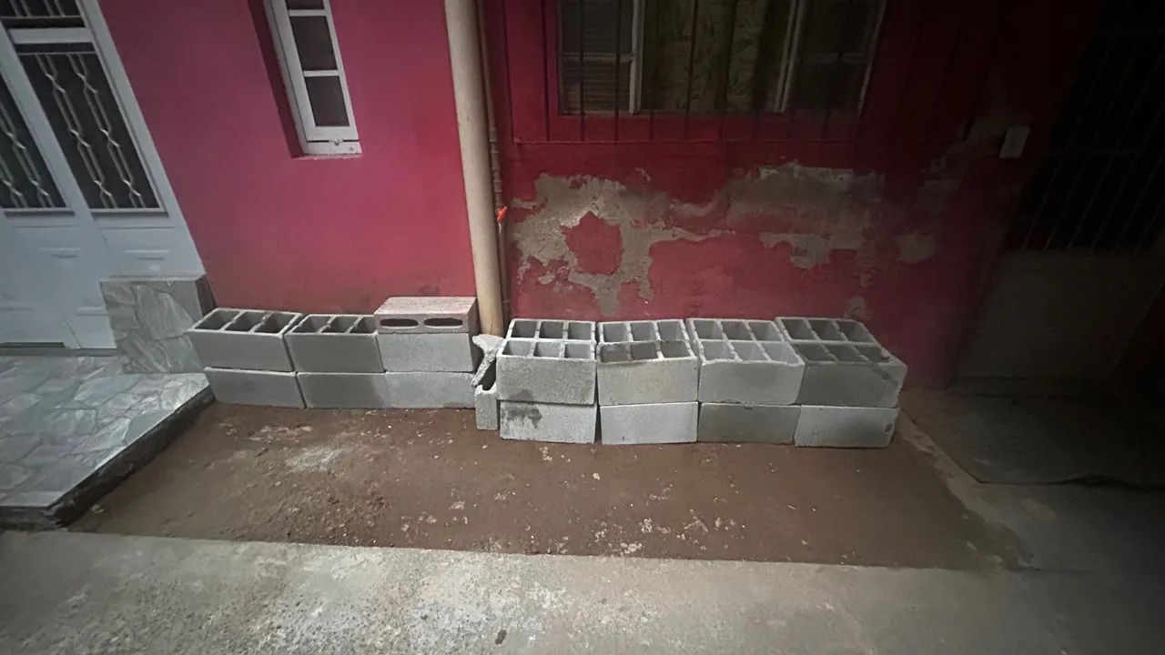 Bloco de cimento de 20 tenho 22 vendo por 4,00 cada