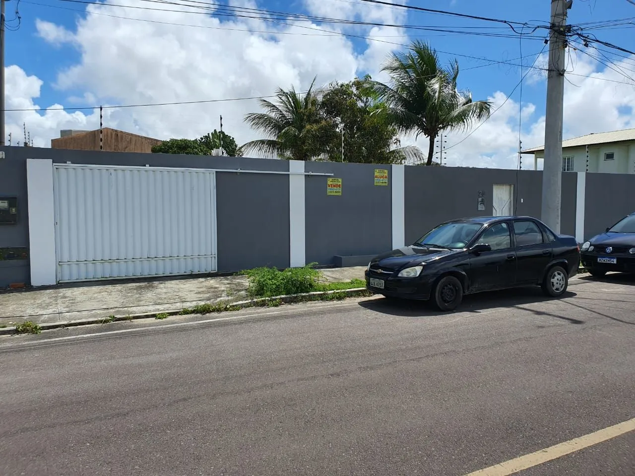 Alugo casa na aruana bem localizada